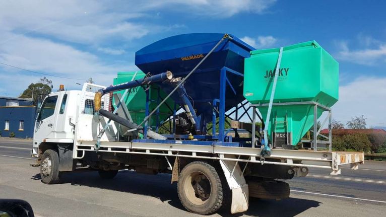 Are Jacky Bins top heavy when carting them on a ute? image