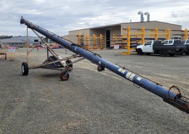 Used Grainline 13m(43) x 8 Transportable Auger c/w Third Wheel